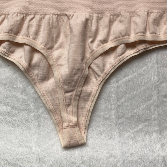 (2) Yummie Seamless Shaping High Waist Thong - Picture 9 of 11